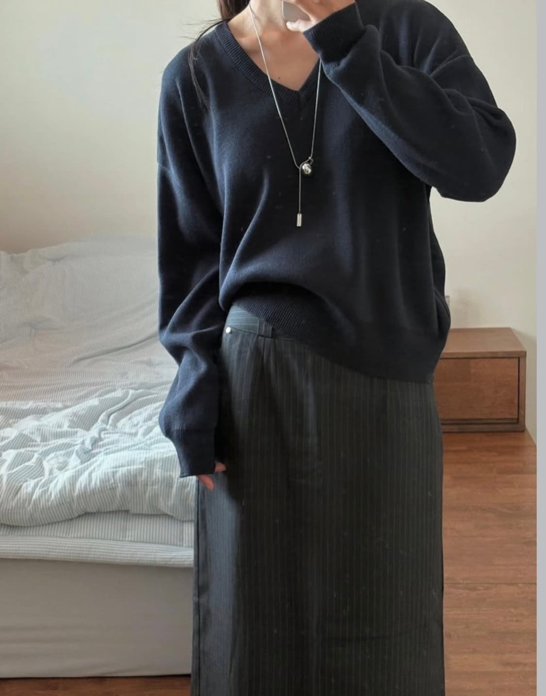 브이넥 니트 아이보리 네이비 상품이미지2