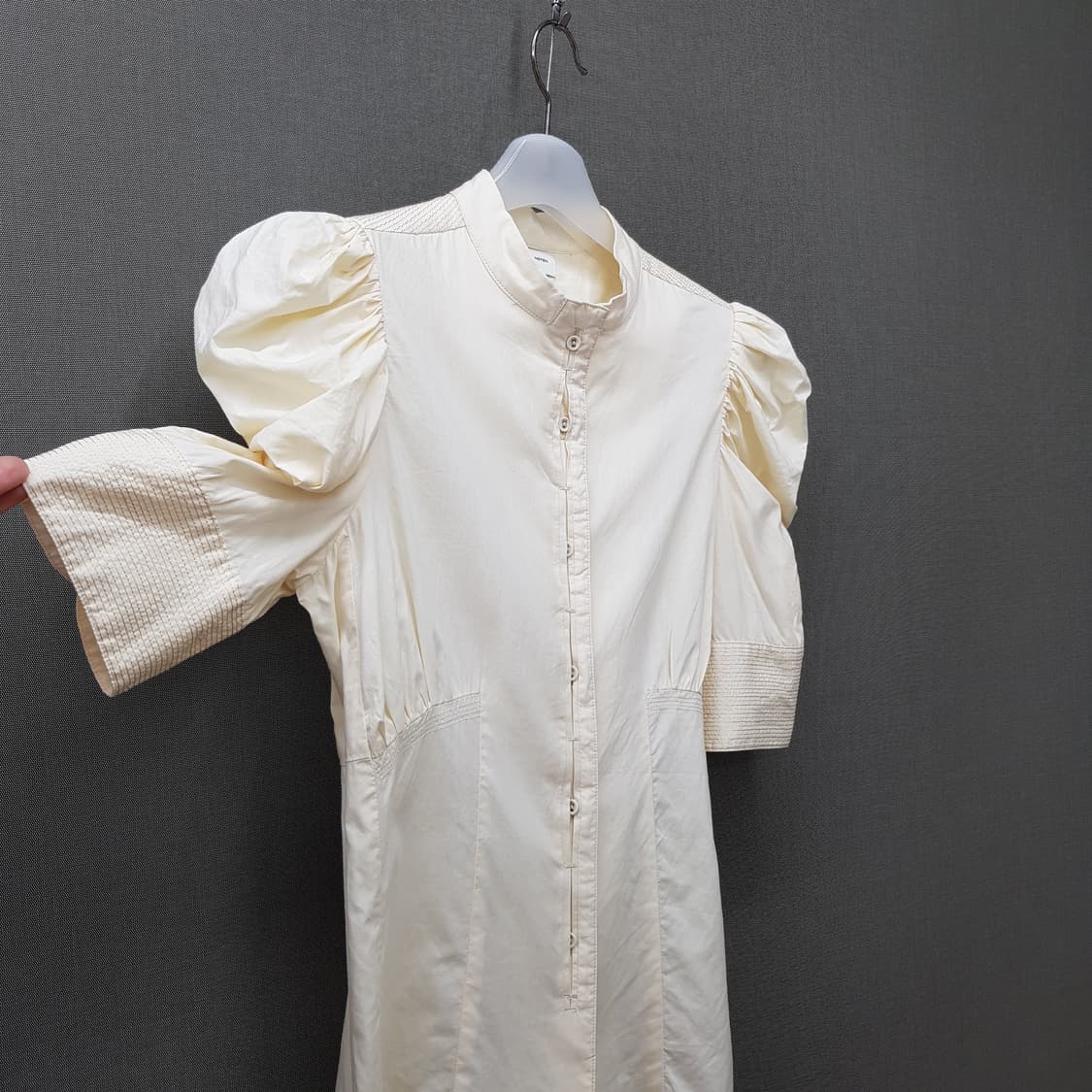 드리스반노튼 퍼프 슬리브 코튼 블라우스  34사이즈 상품이미지3