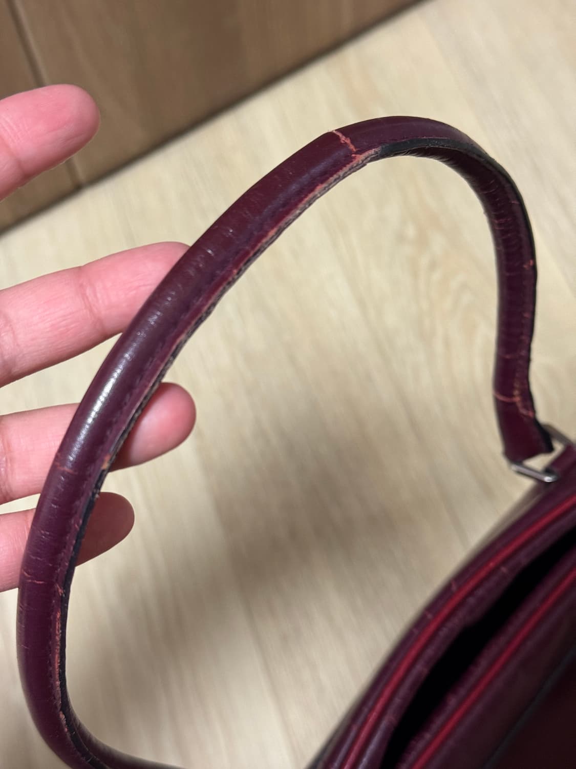 프라다 빈티지 레더 볼링 숄더백 버건디 상품이미지10