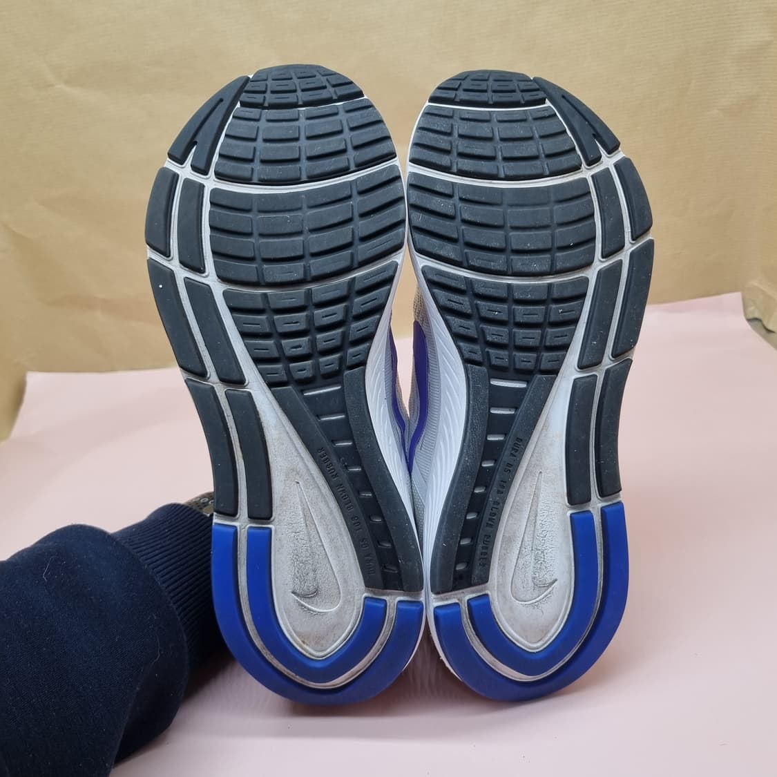 나이키 에어줌 스트럭처24 운동화245 상품이미지3