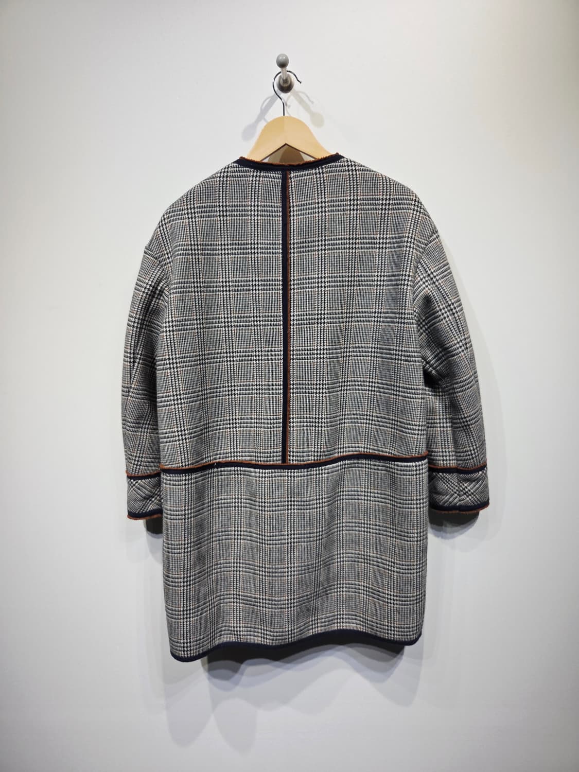 on & on 온앤온 클래식 체크 덤블 안감 노카라 코트 상품이미지5