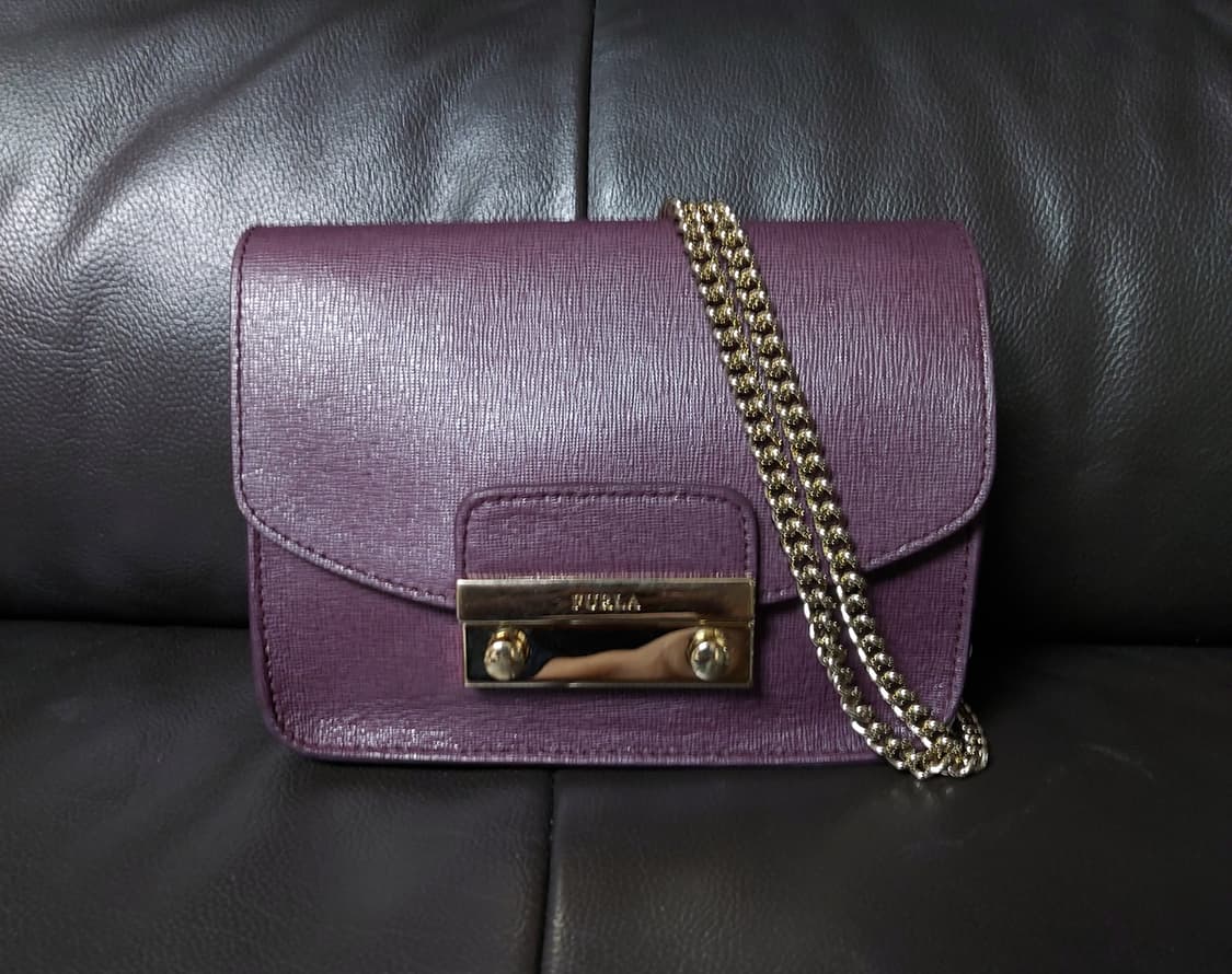 FURLA Julia 체인 퍼플 사피아노 레더 미니 크로스바디 백/숄더백 상품이미지1