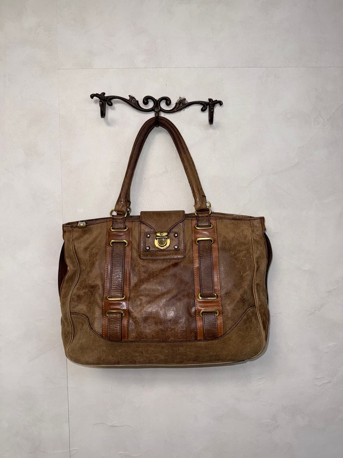 Marc Jacobs aging brown buckled tote bag 상품이미지1