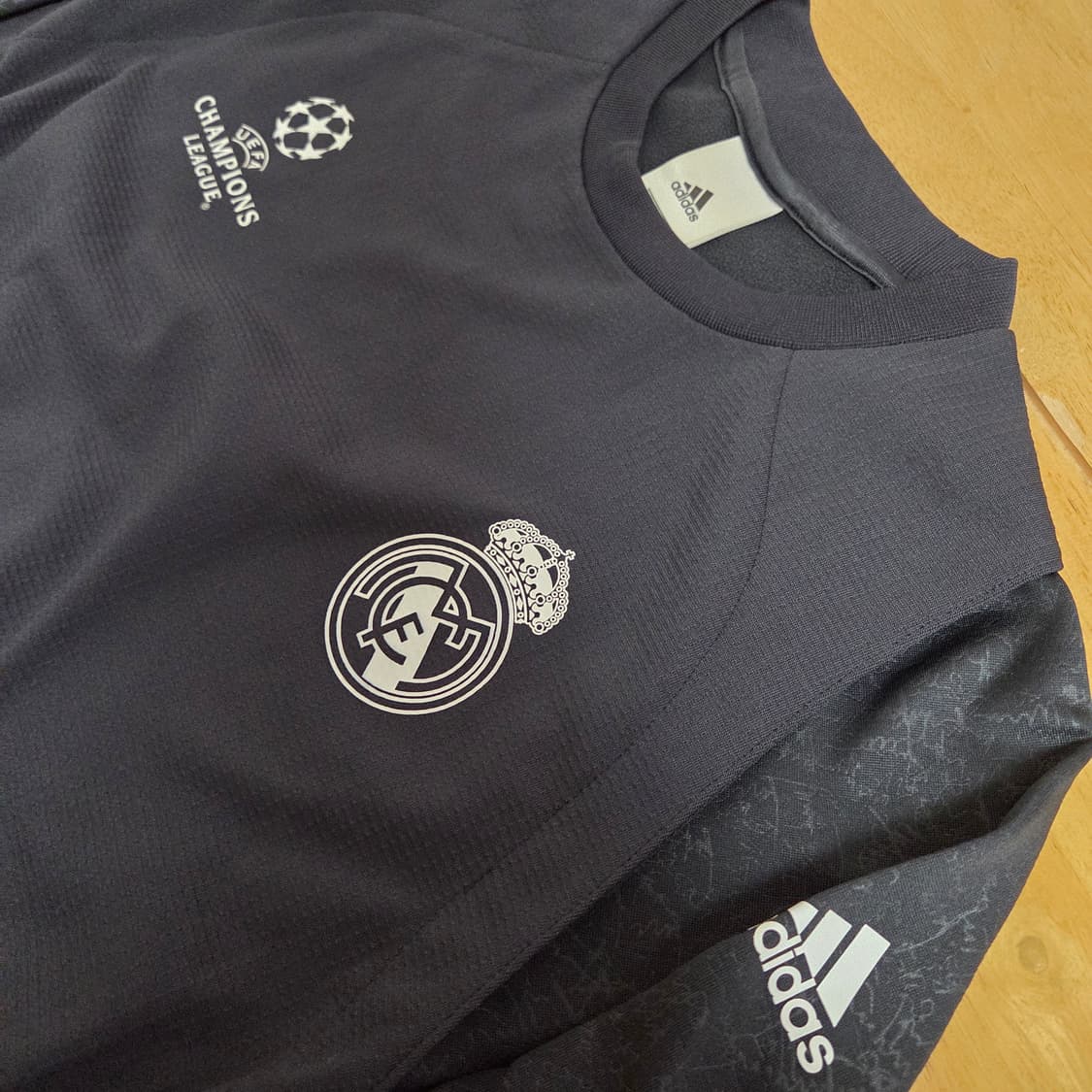 100 아디다스 레알마드리드 트레이닝 긴팔 챔스 축구 상품이미지2