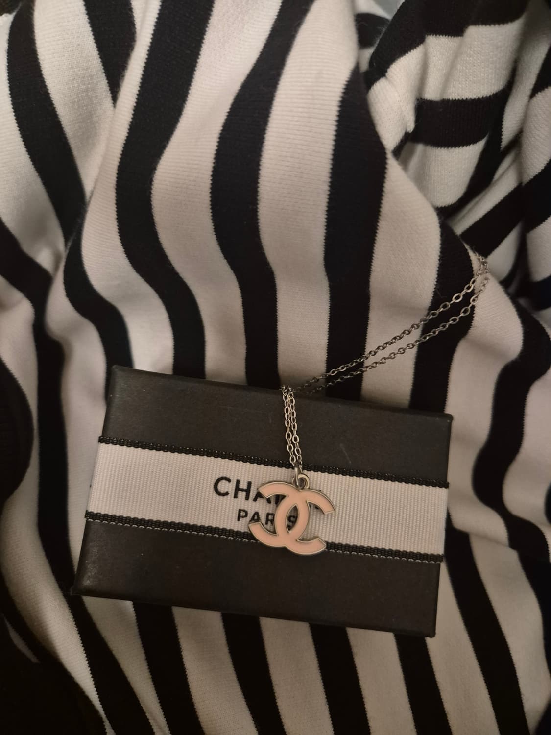 샤넬 cc 실버 딸기우유 목걸이(양면)!! 상품이미지2