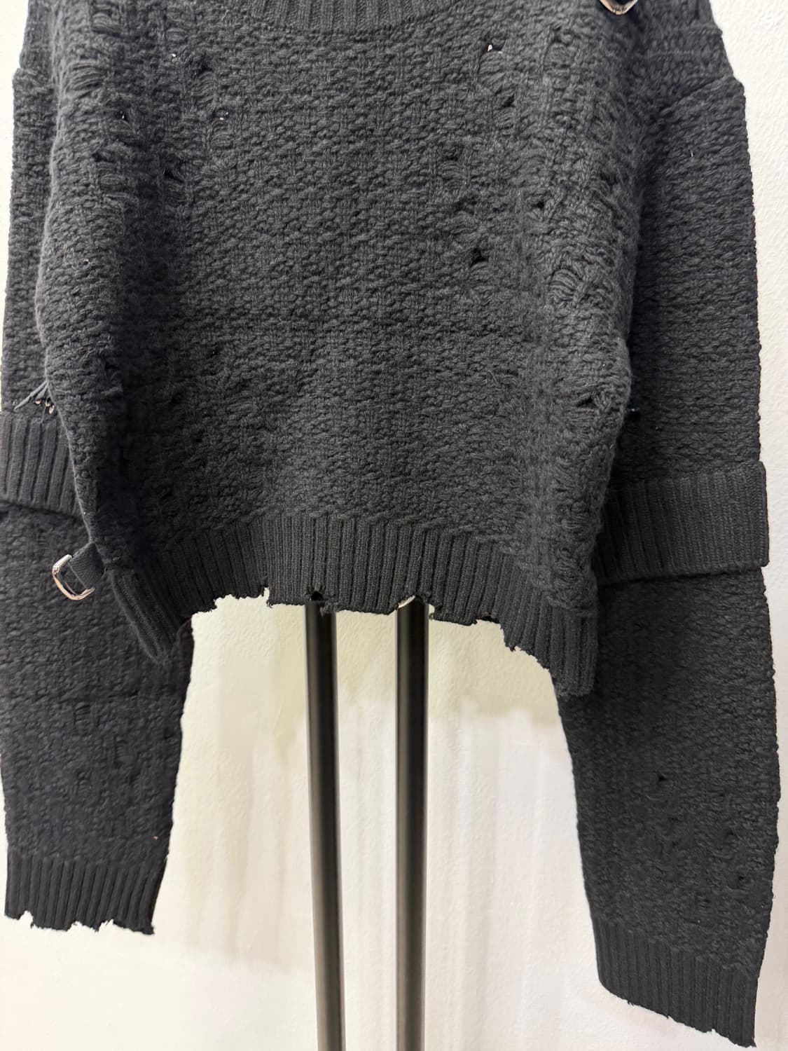 정품) 앤더슨벨 24ss 여성 블랙 데미지 니트 S 상품이미지4