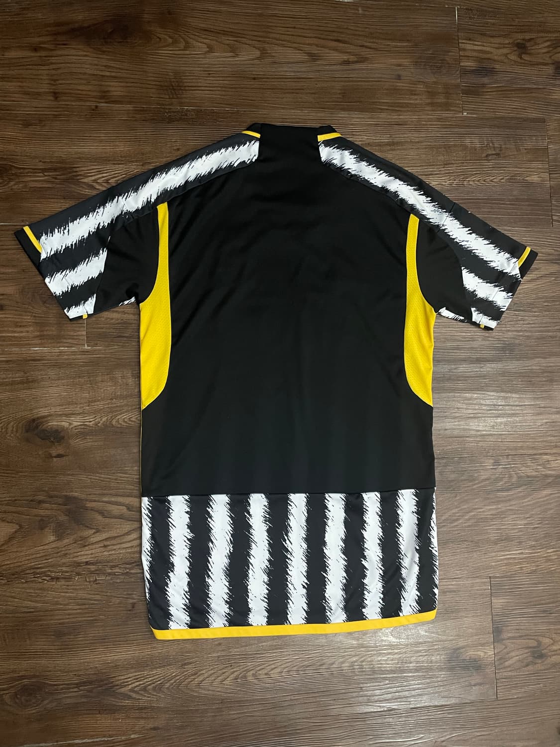 23-24 아디다스 유벤투스 홈 유니폼 상품이미지8