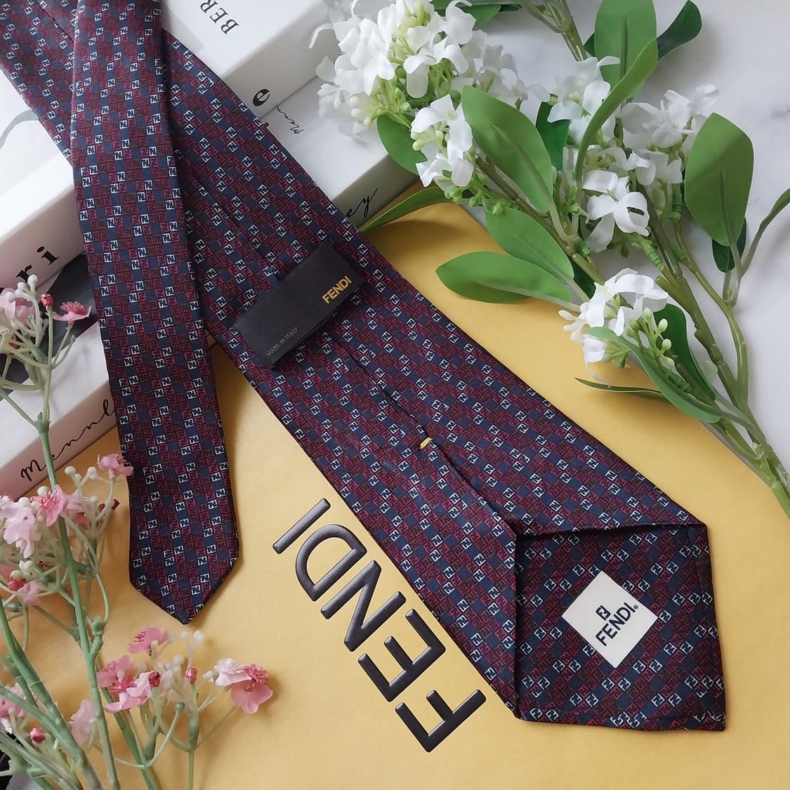 펜디 실크 네이비 FF 모노그램 넥타이 9.2cm B등급 K1780
 상품이미지3