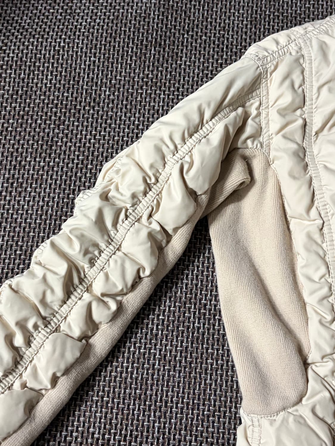 이세이미야케 사이드 패널 다운 자켓 상품이미지3