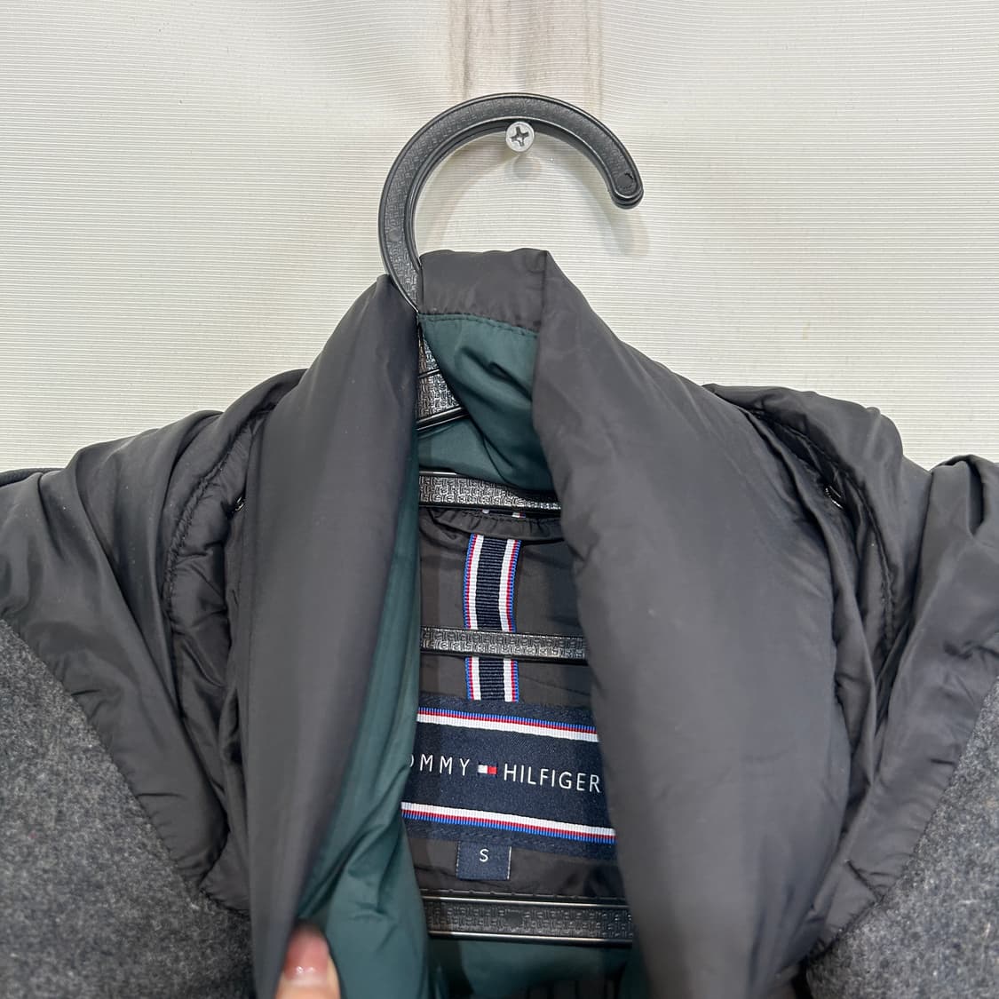 타미힐피거 남성 구스다운 패딩 (후드 분리형) 95 S 블랙 상품이미지3