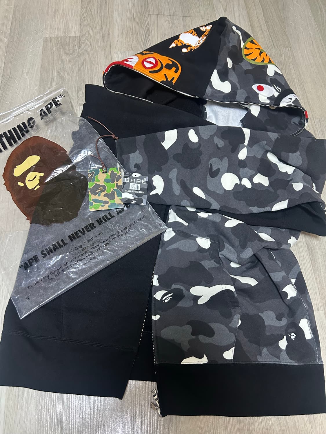 베이프 시티카모 타이거 샤크 풀 후드집업 상품이미지2