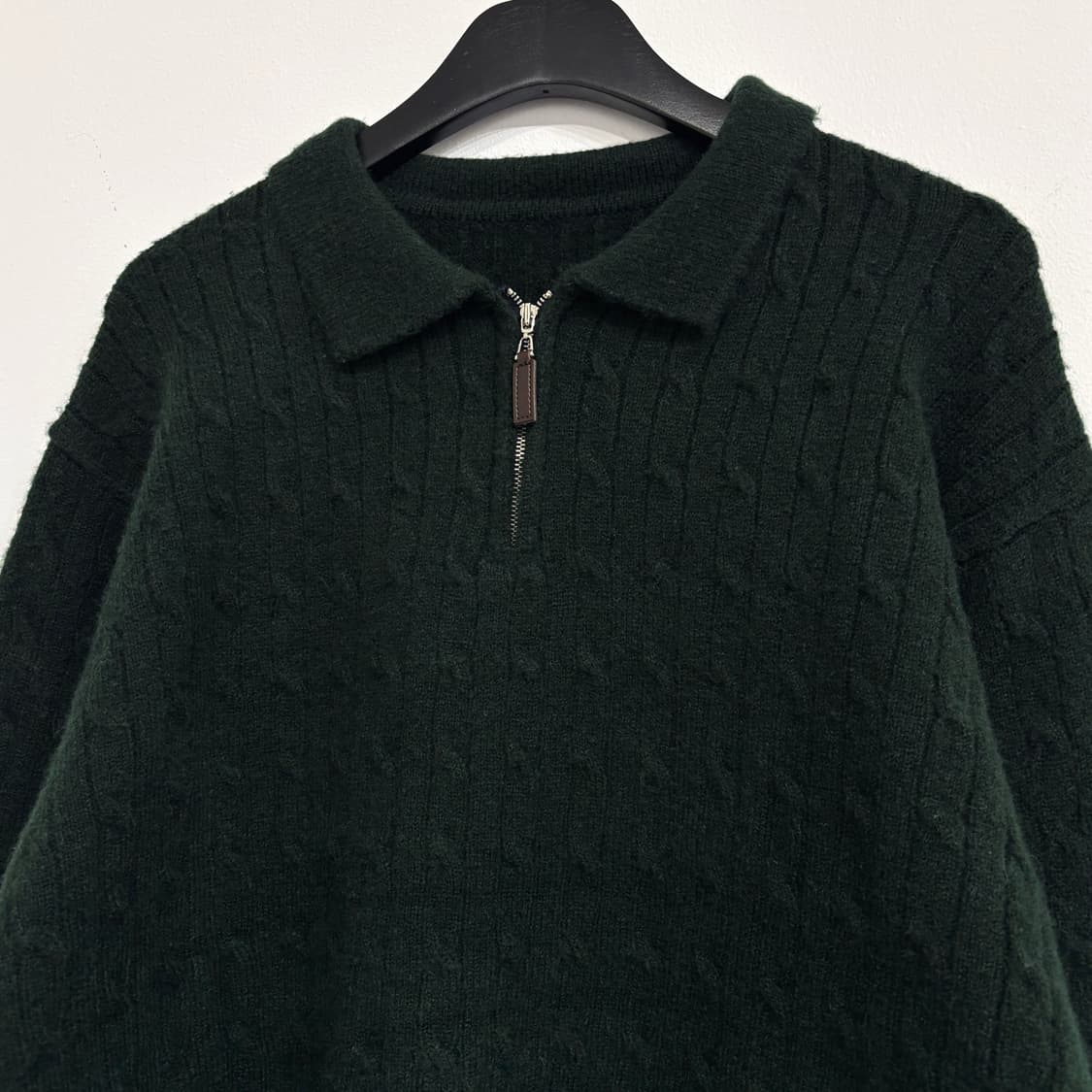 [새상품] 딥그린 꽈배기 반집업 니트 상품이미지2