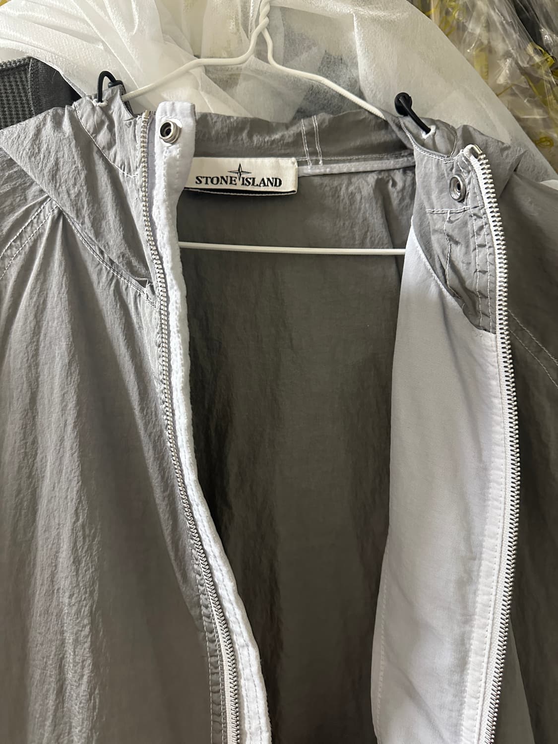 25ss 스톤아일랜드 나일론 메탈 바람막이 XXL 상품이미지4