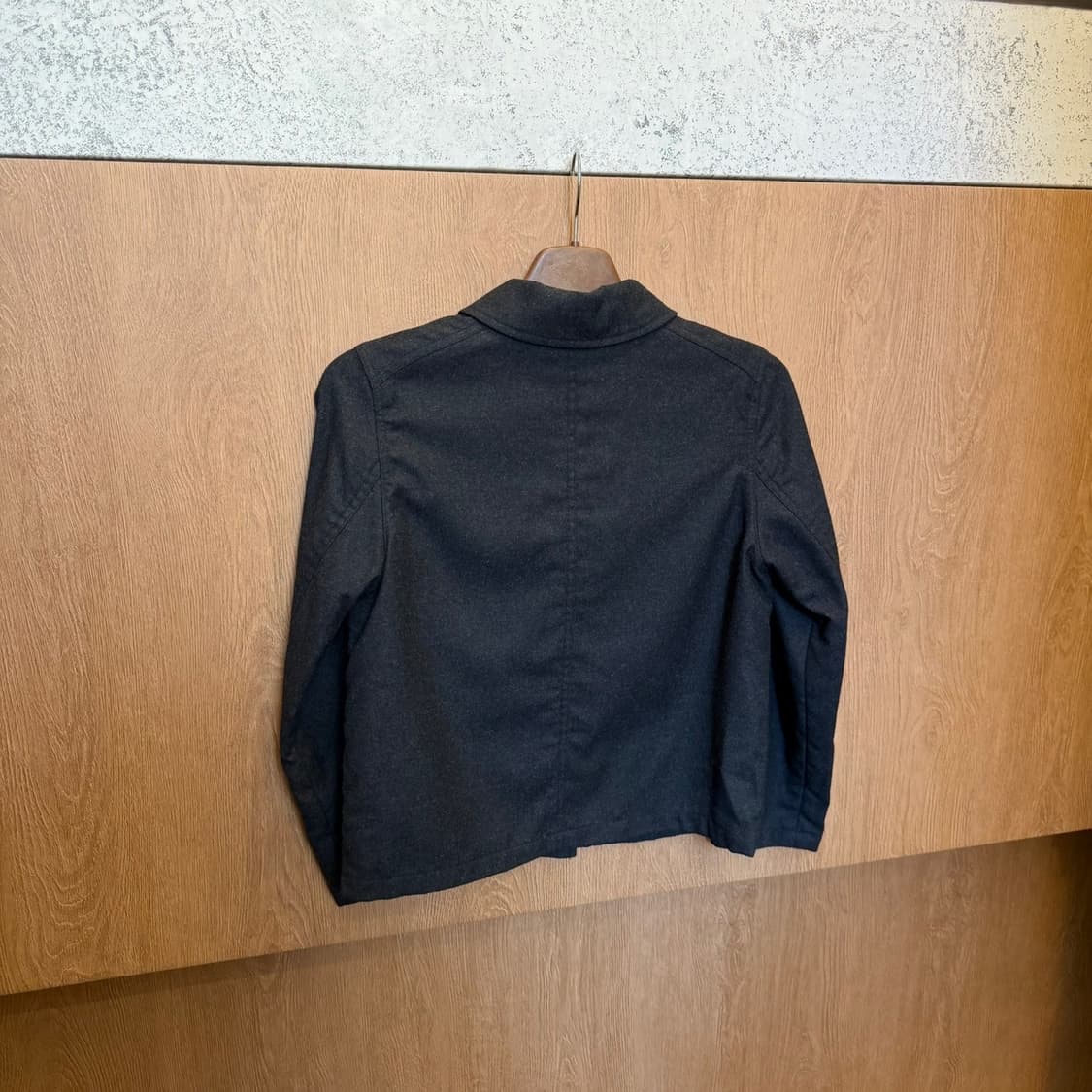 마가렛 호웰 코튼 자켓 버튼 클로징 카라넥 디테일 레귤러핏 블랙 상품이미지2