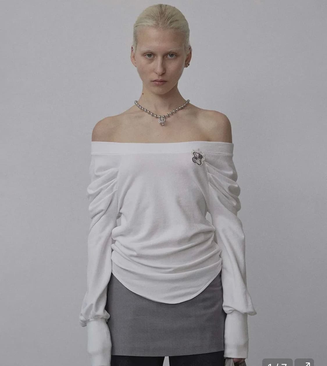 Princess Off-Shoulder Tee White 상품이미지1
