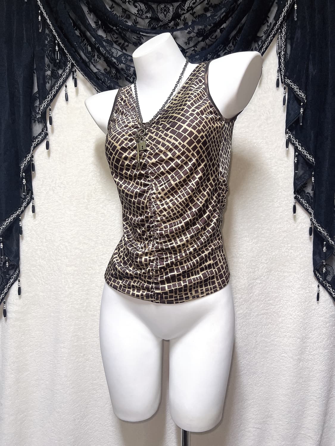 오리엔탈 오네갸루 브라운 패턴 슬리브리스 나시 다이아깔 섹시 핀터 y2k 상품이미지5