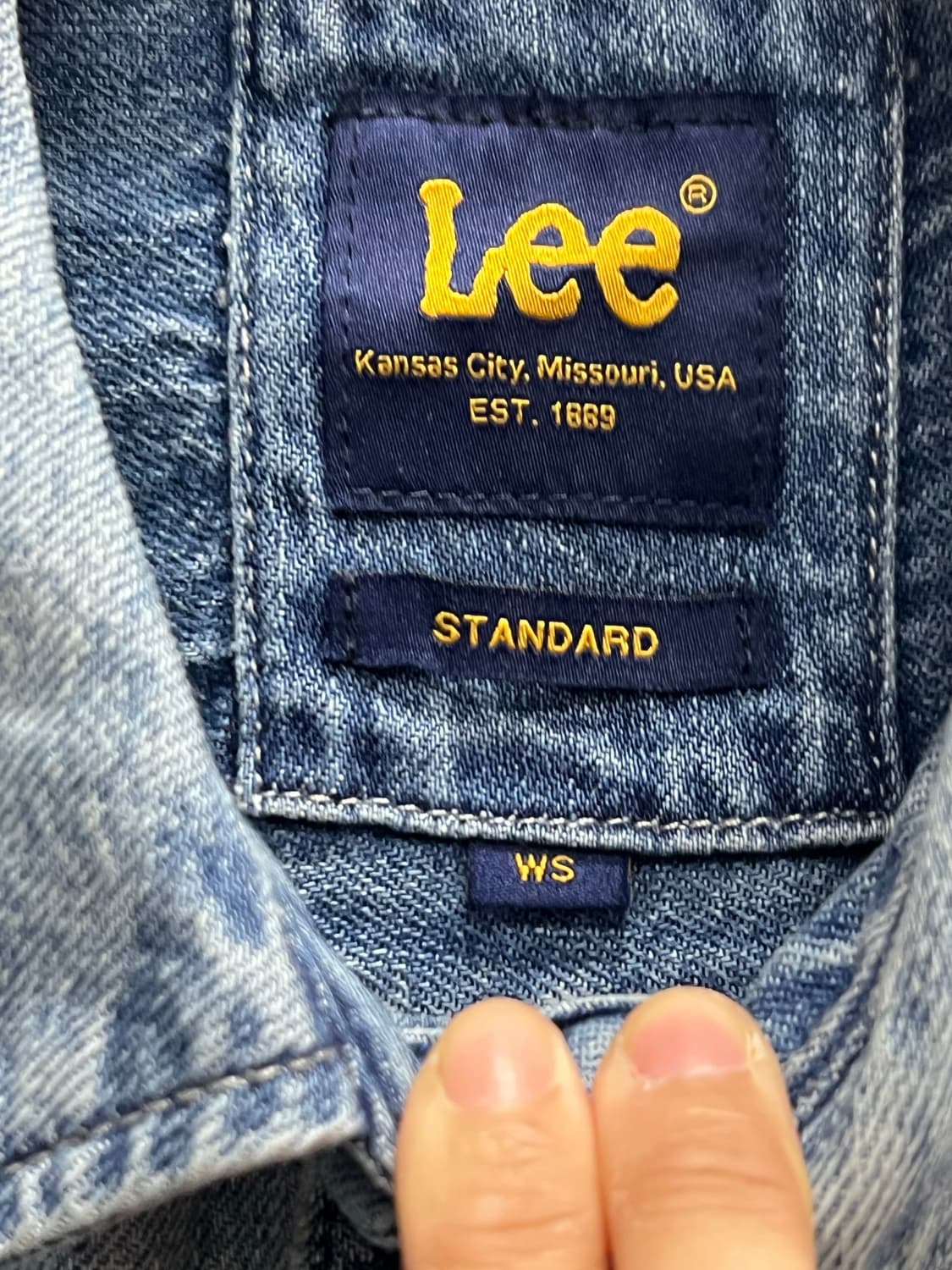 LEE 스탠다드핏 워시드 데님 셔츠 상품이미지4