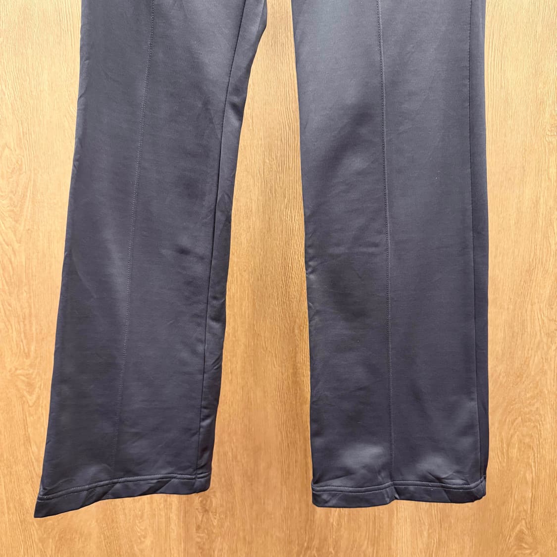 꾸레쥬 트레이닝 팬츠 밴딩 허리 스포츠 퓨처 로고 자수 디테일 그레이 상품이미지5