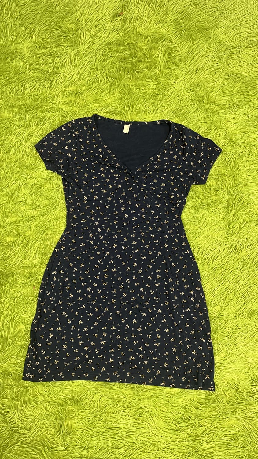 브이넥 미디 잔꽃 원피스 네이비 상품이미지1