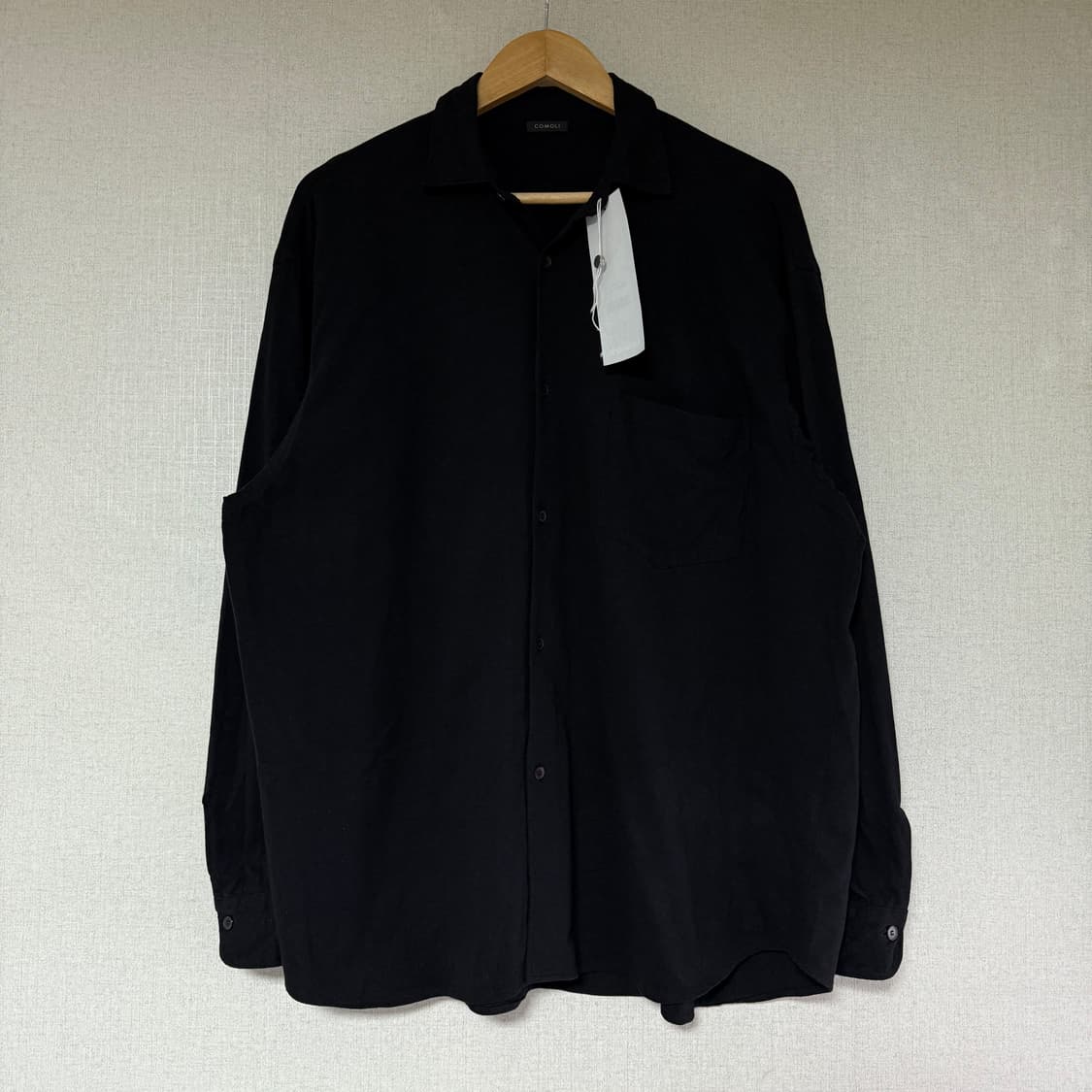 [2]코모리 25SS 블랙 코튼 저지 셔츠 상품이미지6