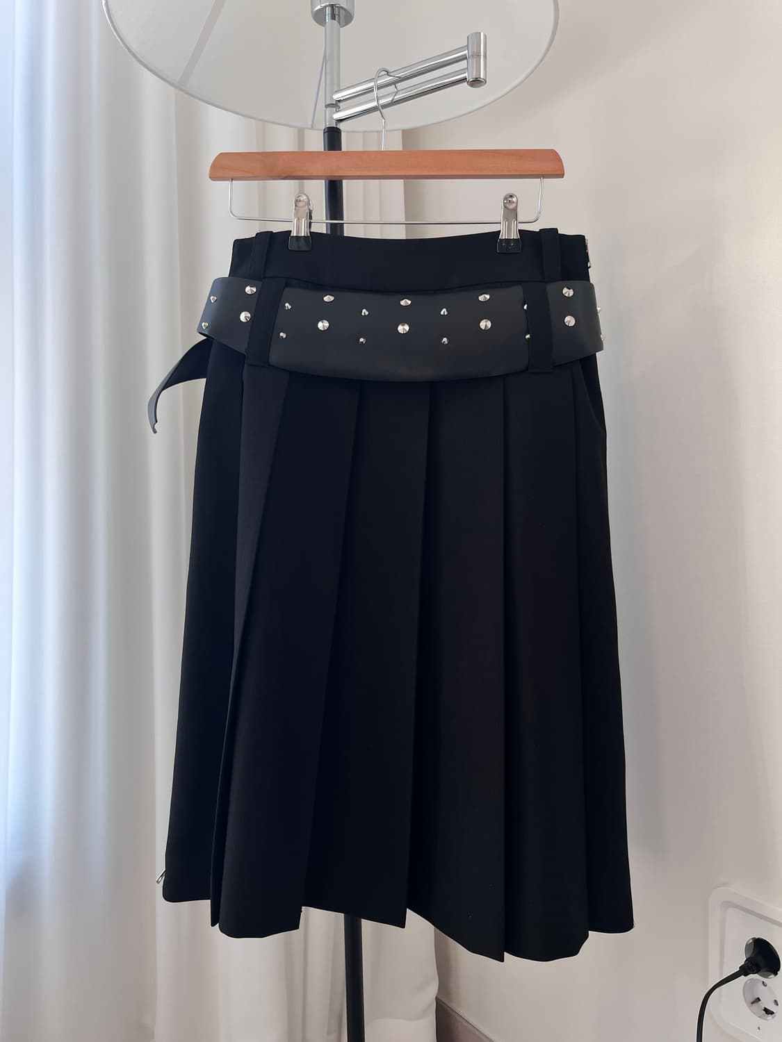 LCDC 사이드 지퍼 플리츠 스커트, 스터드 와이드 레더 벨트 상품이미지1