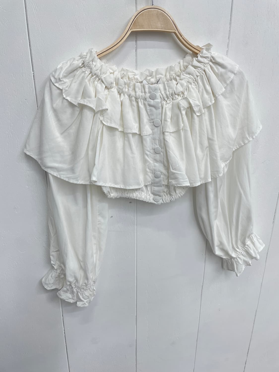 아반드레스 프릴 크롭 오프숄더 블라우스 상품이미지4