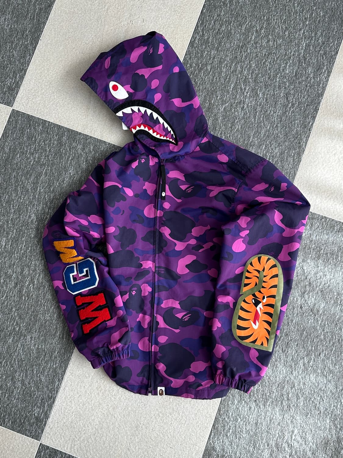 베이프 퍼스트 카모 샤크 바람막이  상품이미지1