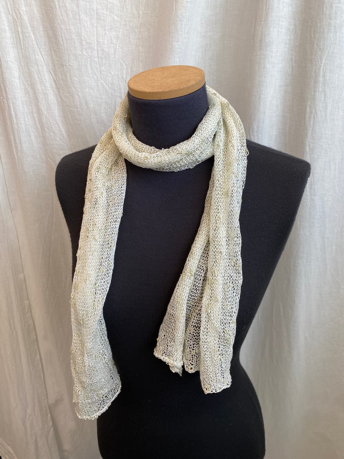 베이지 그물 머플러 상품이미지1