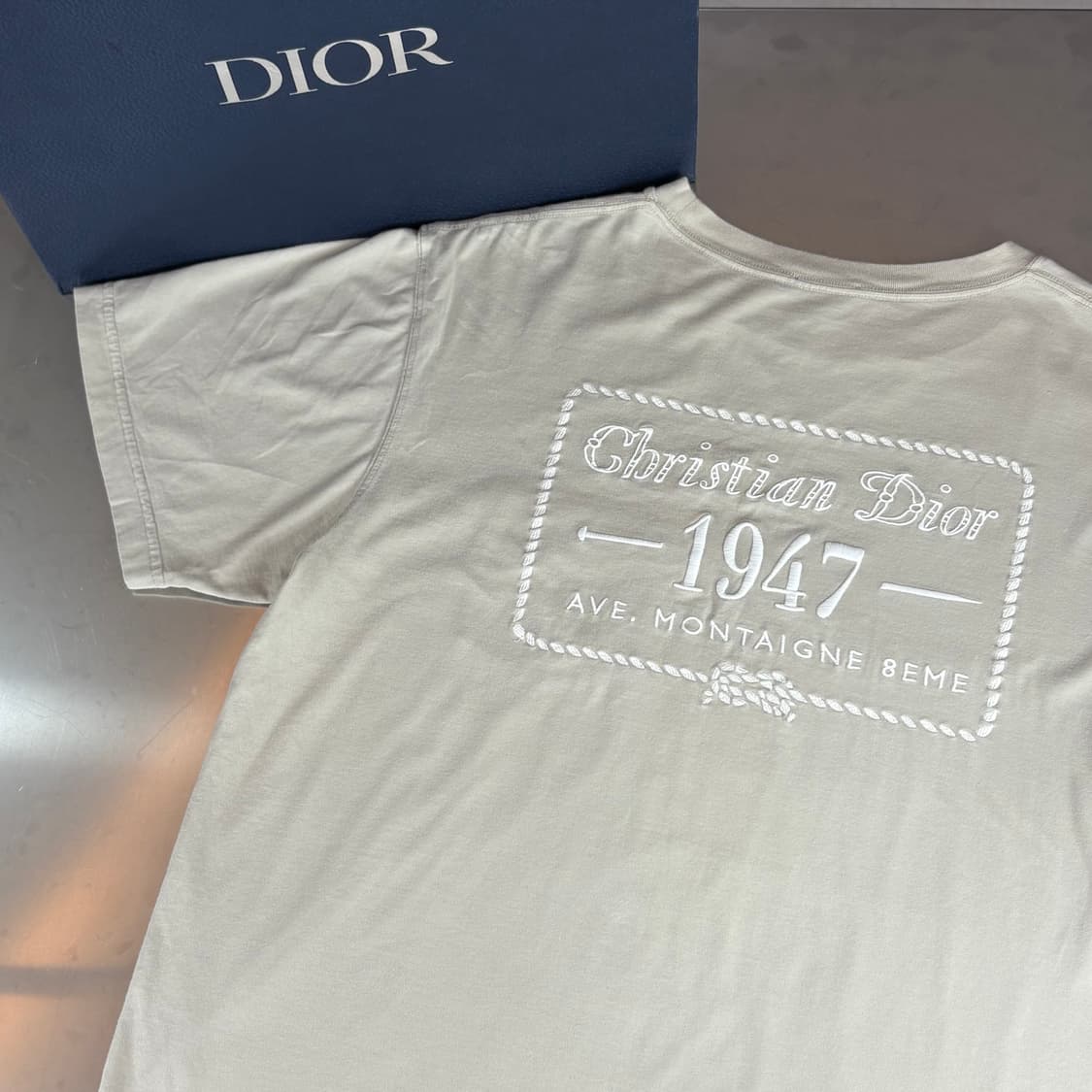 [리오브] 디올 CD 1947 백로고 자수 반팔 상품이미지3