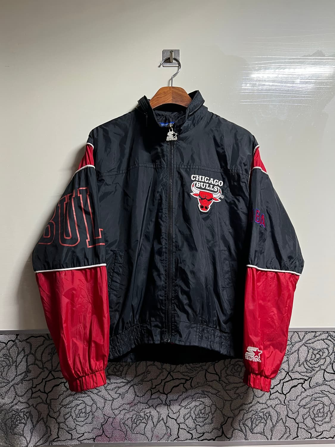스타터 시카고 불스 바람막이 블랙/레드 상품이미지1