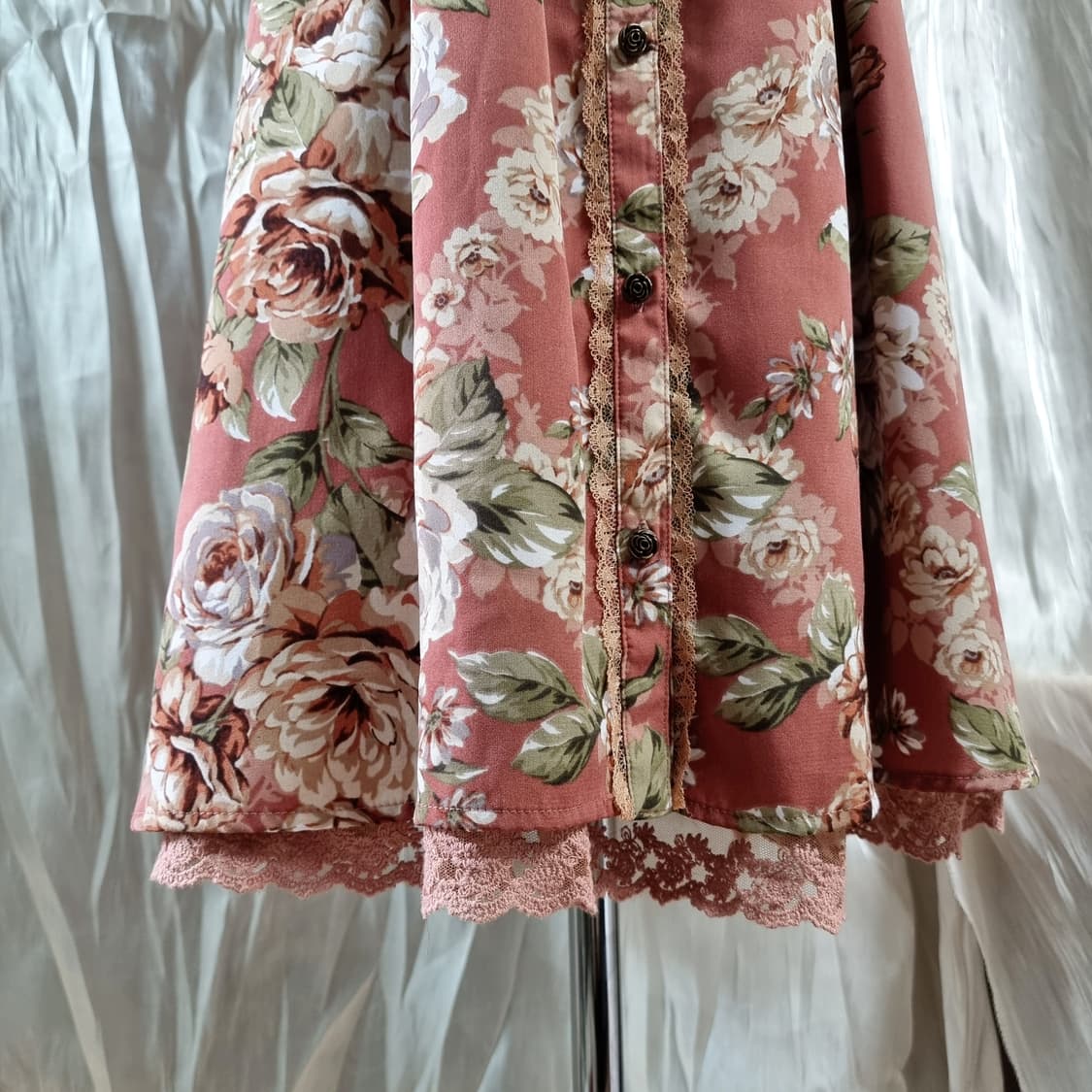 엑시즈팜 원피스 레드브라운 플라워 프릴 미디움 (55) 새상품 상품이미지5