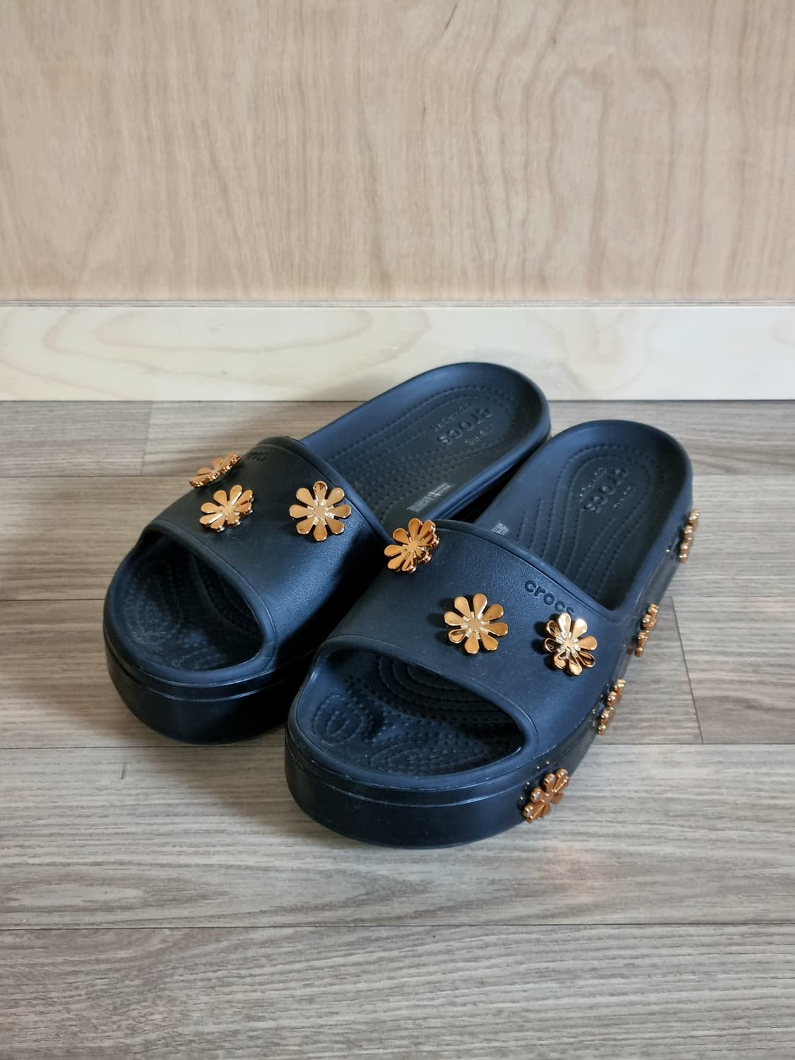 Crocs 크록스 크록밴드 플랫폼 메탈릭 블룸 슬라이드 슬리퍼 250 상품이미지4