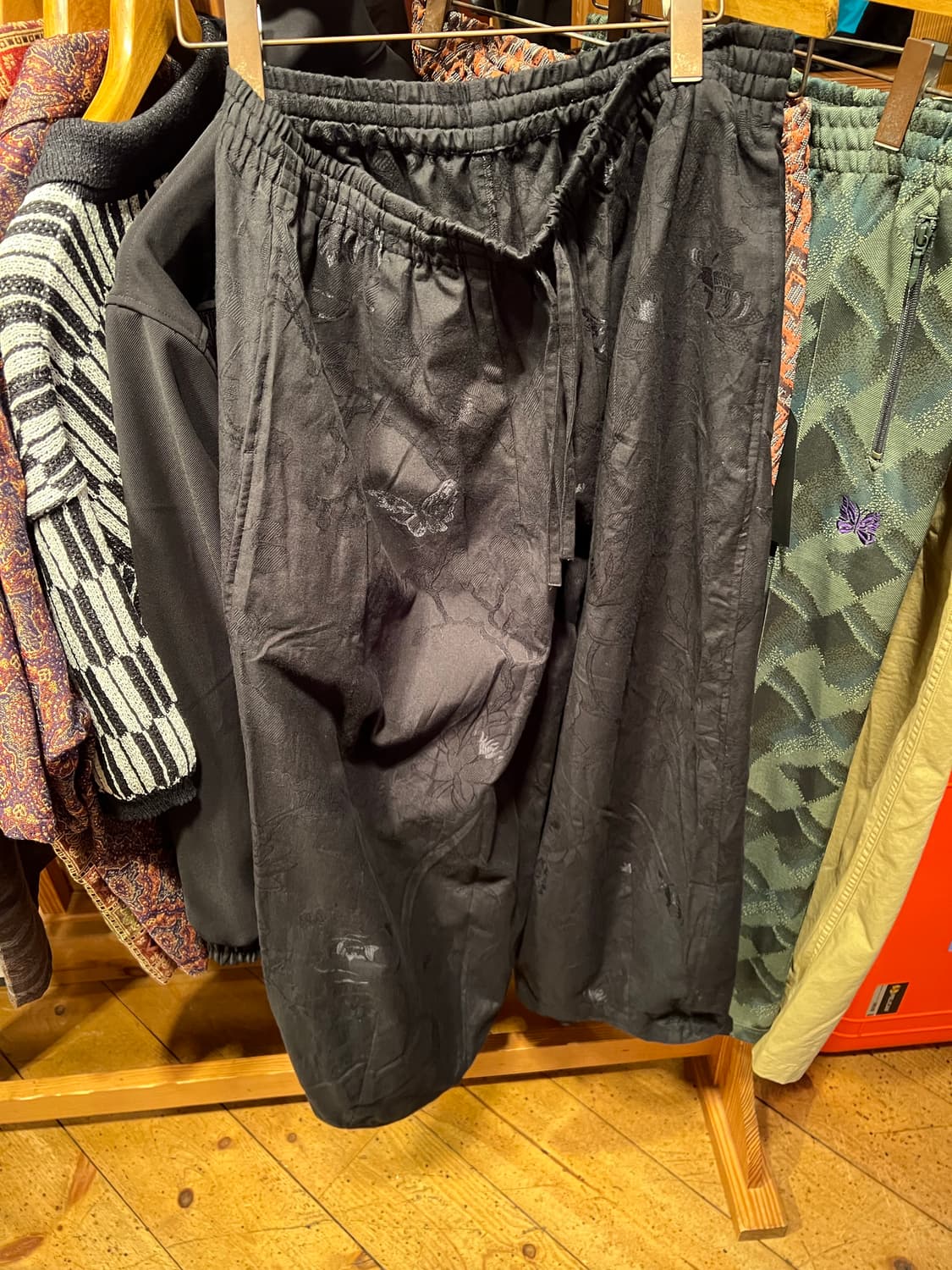 니들스 자수 팬츠 상품이미지1