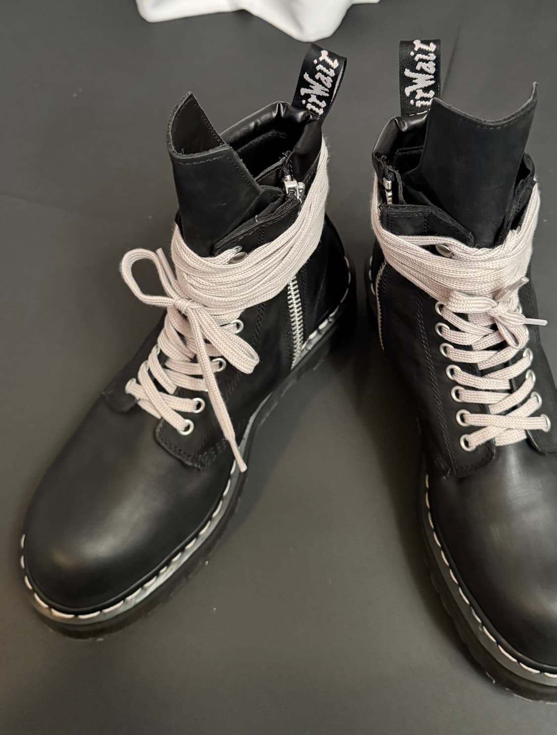 릭오웬스 x 닥터마틴 블랙 레이스업 부츠 상품이미지9
