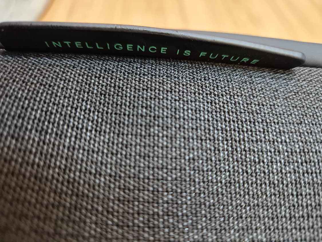 코린 블랙 백팩입니다. 무난한 디자인이라 어느 옷에나 잘 어울립니다. 가 상품이미지2