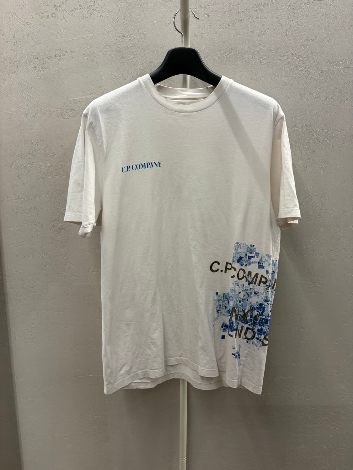 C.P. COMPANY 화이트 반팔티 XL 상품이미지2