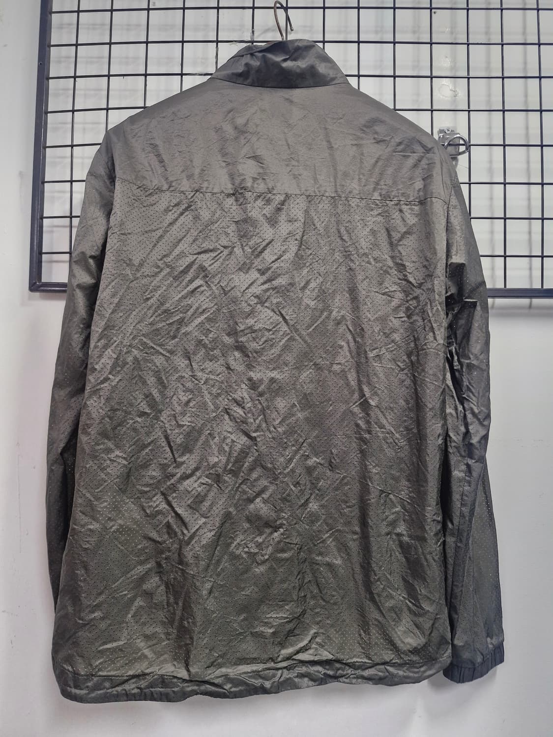 105XL 아이더 바람막이 자켓 카키. 상품이미지6