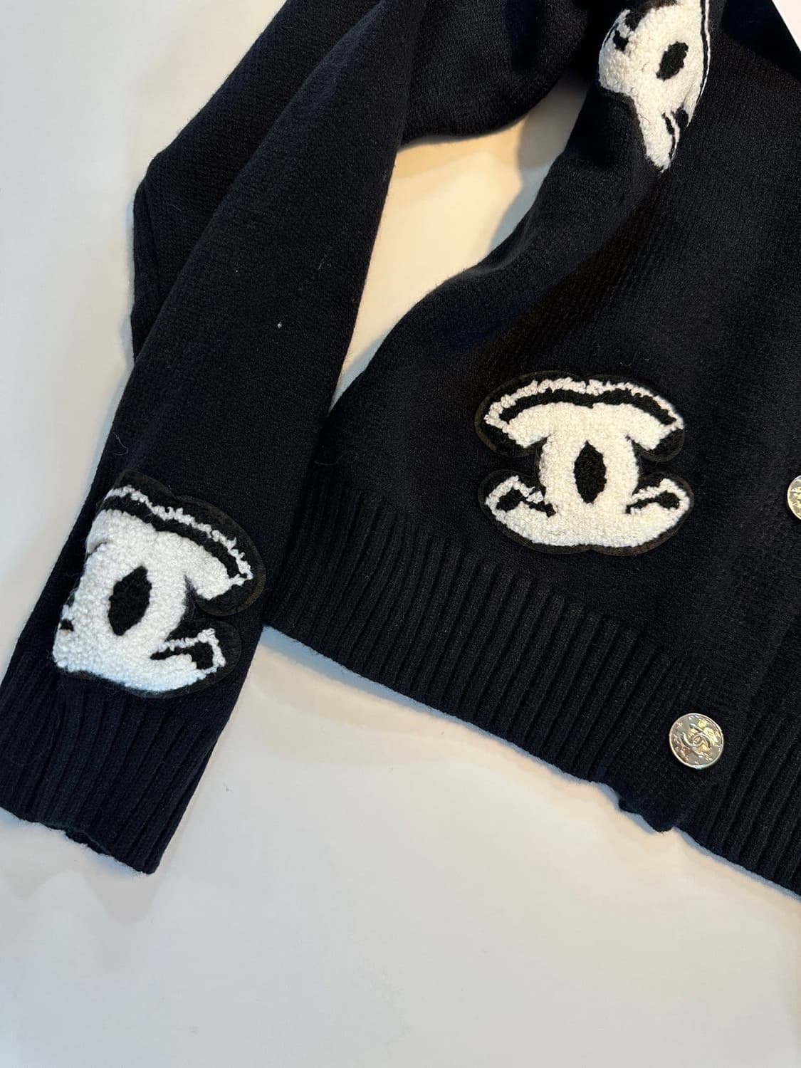 (새상품)샤넬로고가디건 상품이미지5