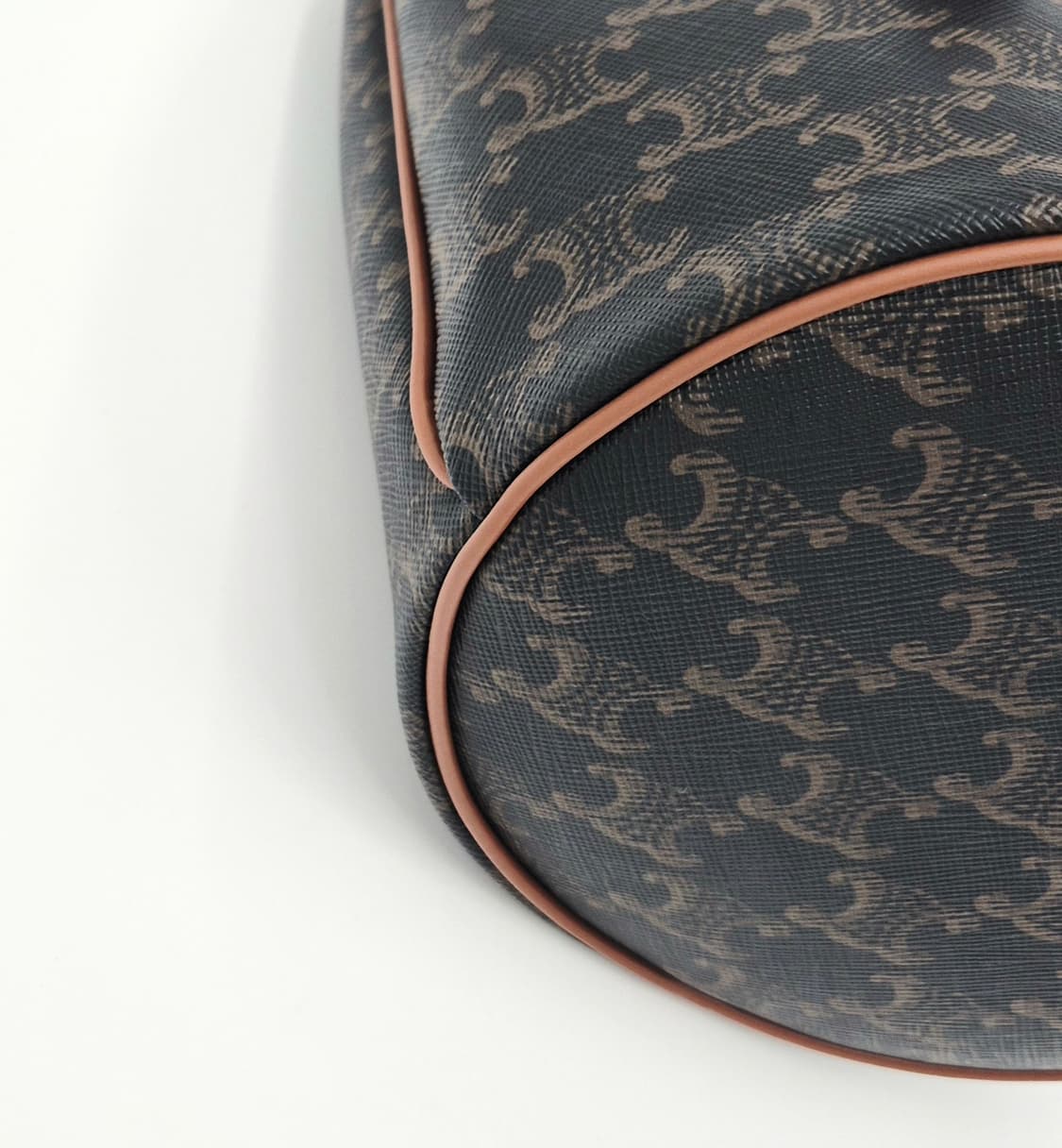 셀린느 클라라 미니 틴 트리옹프 버킷백 상품이미지8