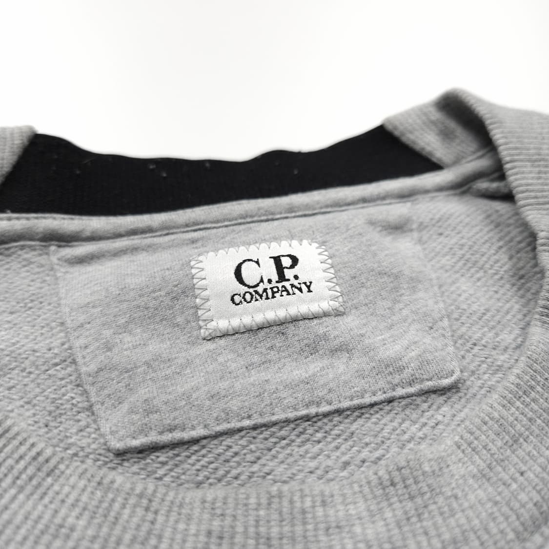 CP컴퍼니 렌즈 와펜 그레이 맨투맨 (XL) 상품이미지6