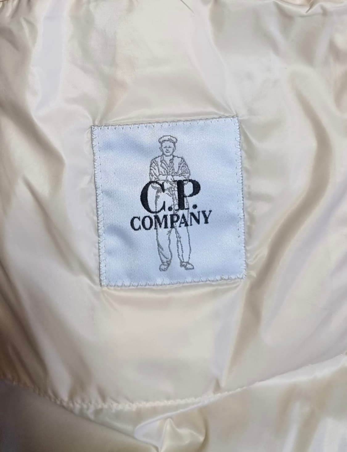 Cp컴퍼니 dd쉘 피스타치오 m 사이즈 판매 상품이미지3