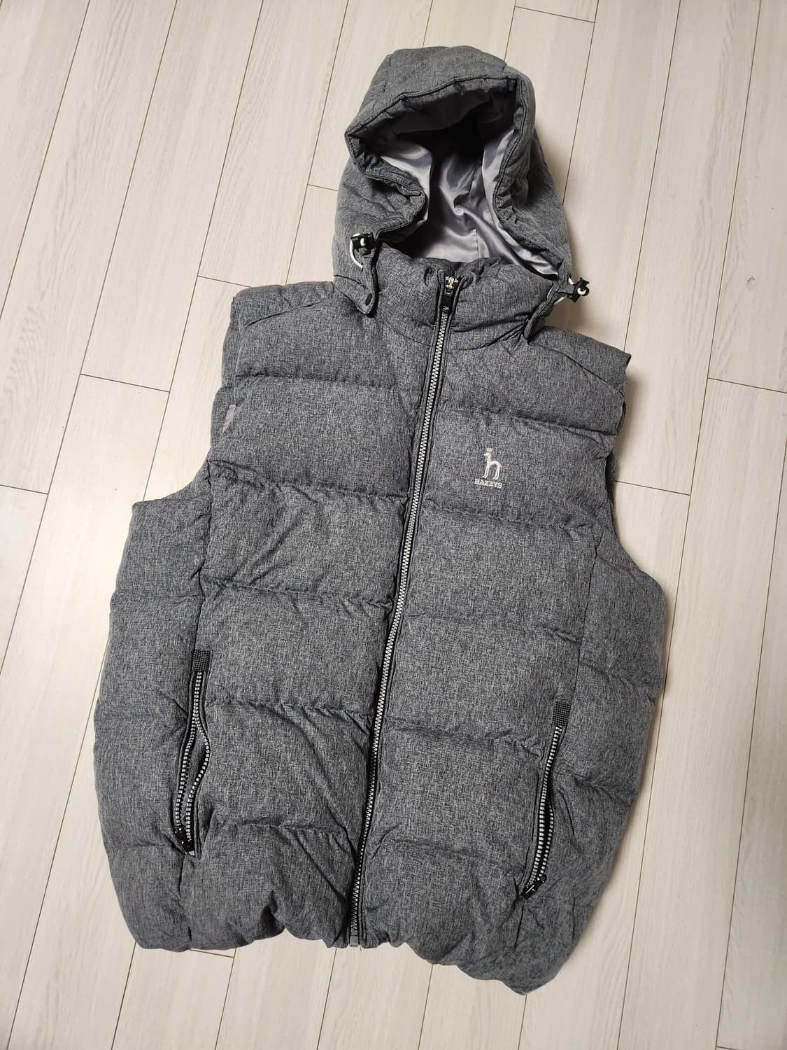 새상품급)헤지스 덕다운 베스트 패딩조끼 그레이385 사이즈100

모자  상품이미지1