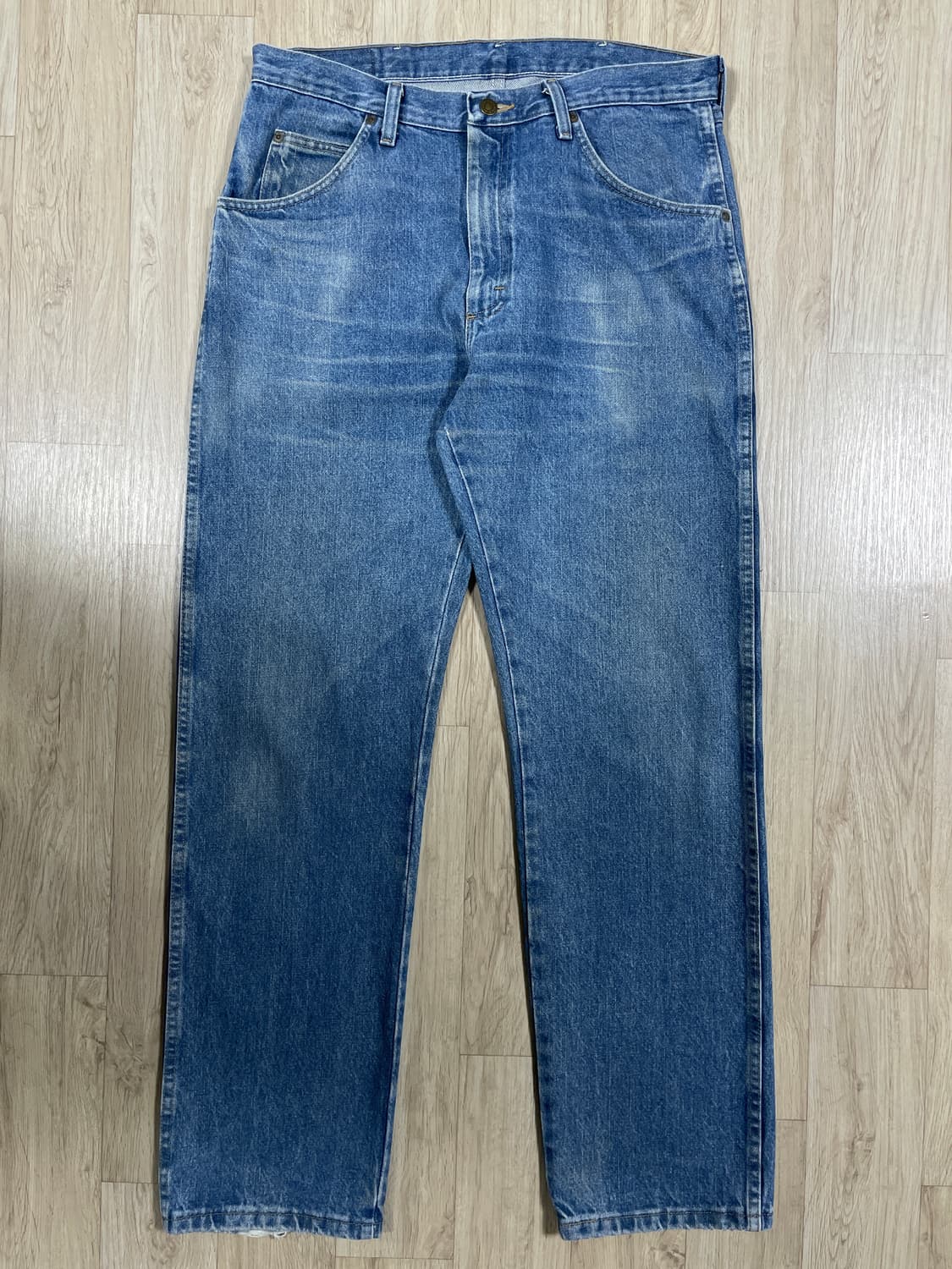 34) 00's 랭글러 미국판 레귤러핏 중청워싱 데님팬츠 상품이미지2