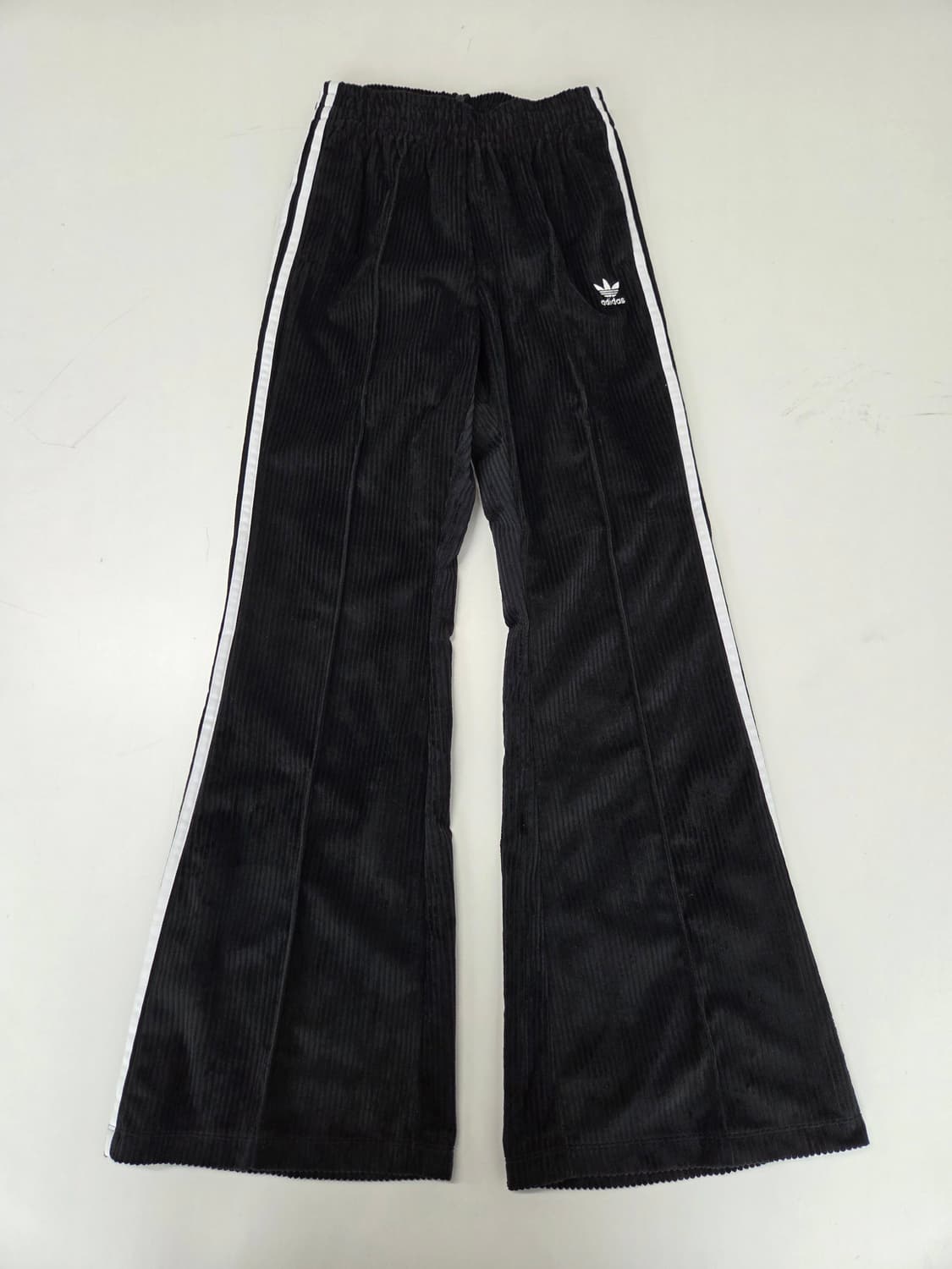 아디다스 코듀로이 블랙 부츠컷 트랙 팬츠 XS 상품이미지1