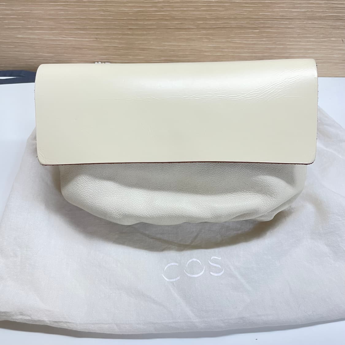 코스 레더 벨트백 상품이미지4