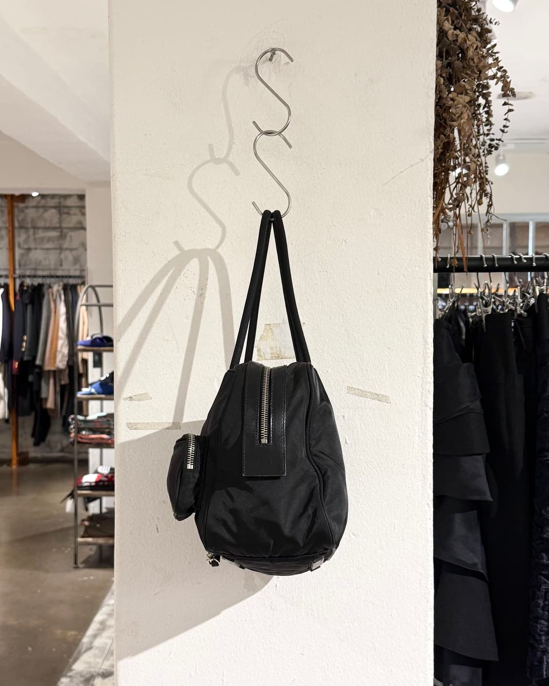 프라다 블랙 포코노 나일론 포켓 키링 숄더백 상품이미지3