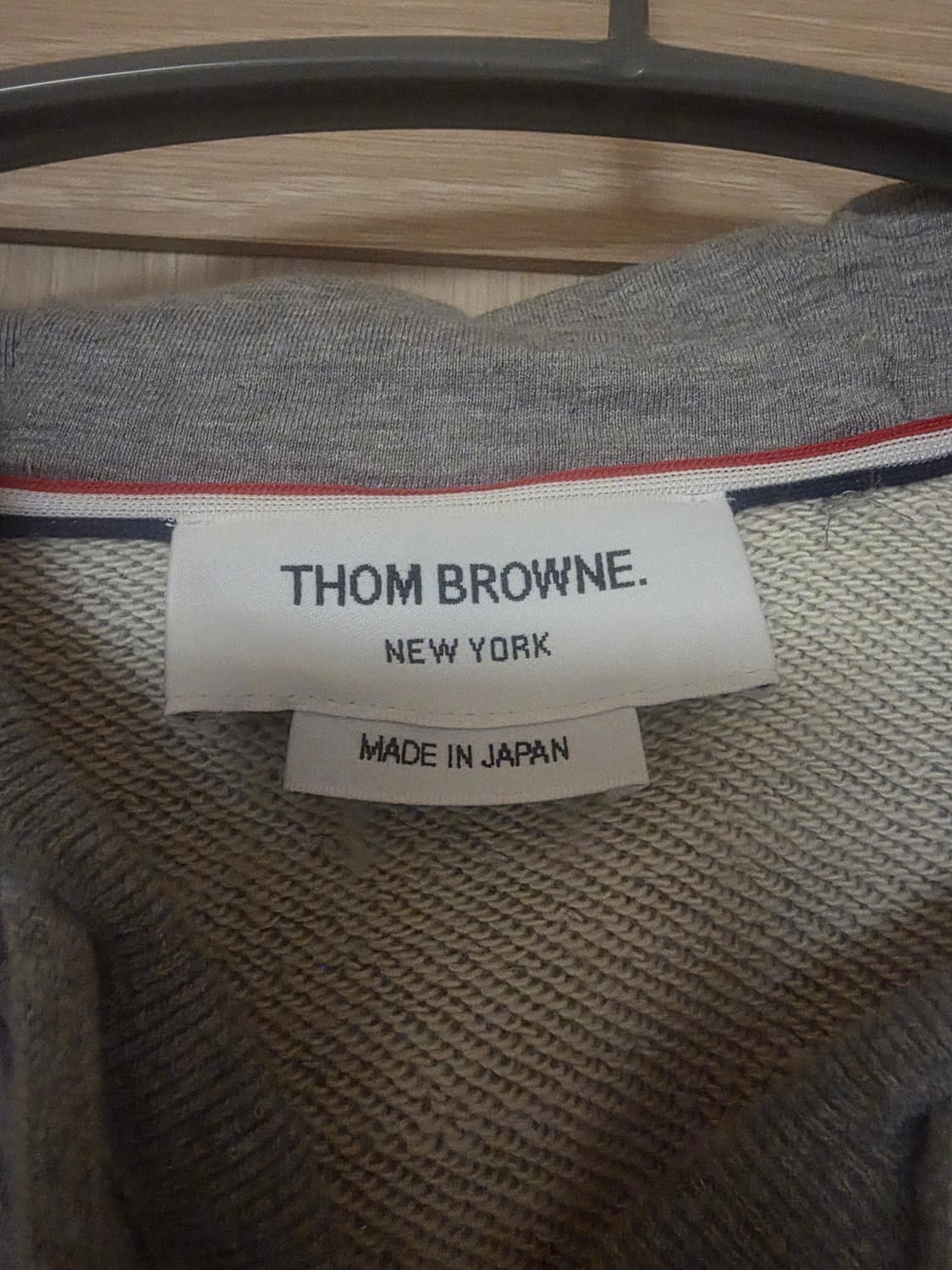 [1회외출] 톰브라운 사선완장 후드집업 4사이즈 상품이미지4