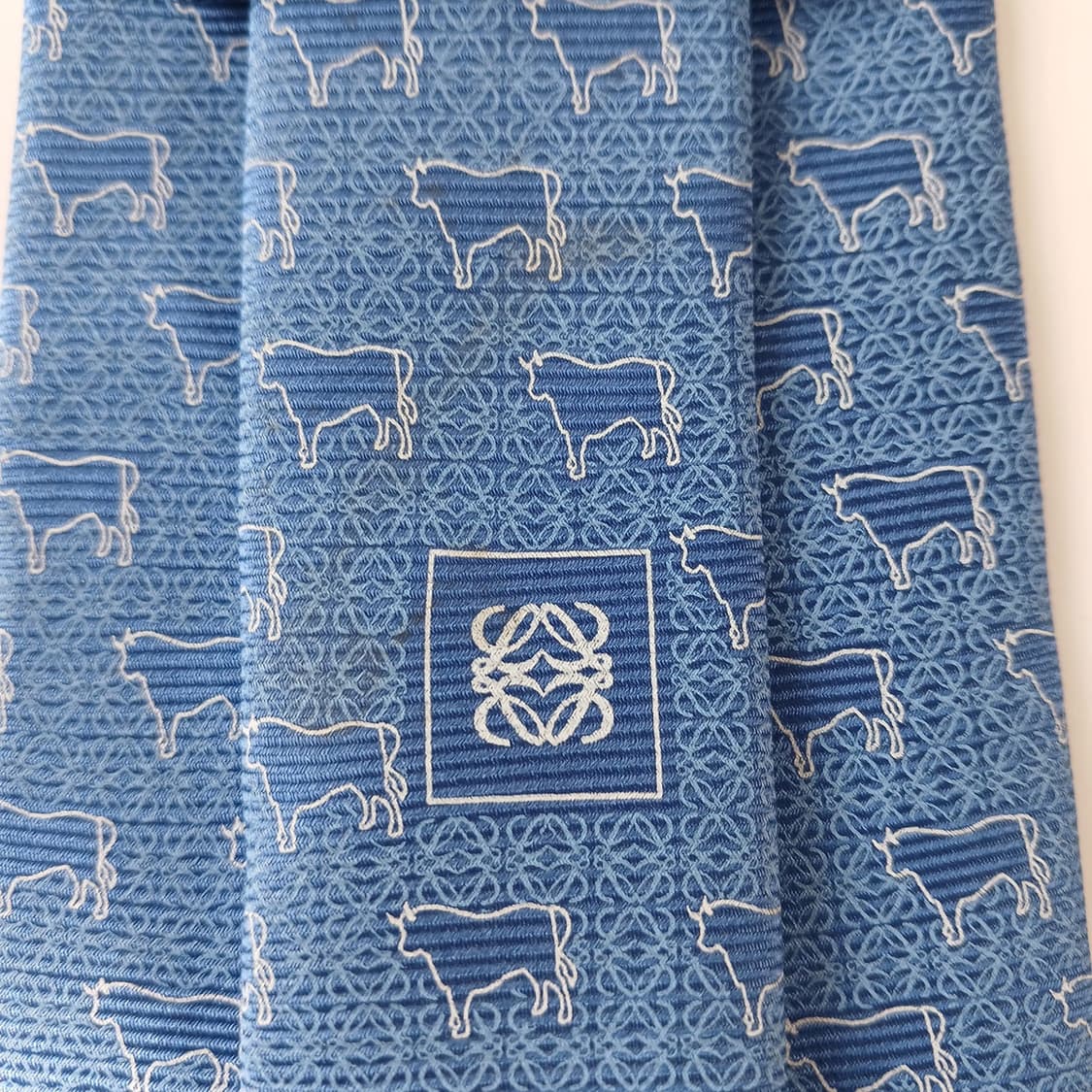 로에베 실크 블루 소 패턴 넥타이 9.9cm B등급 A19596
 상품이미지7