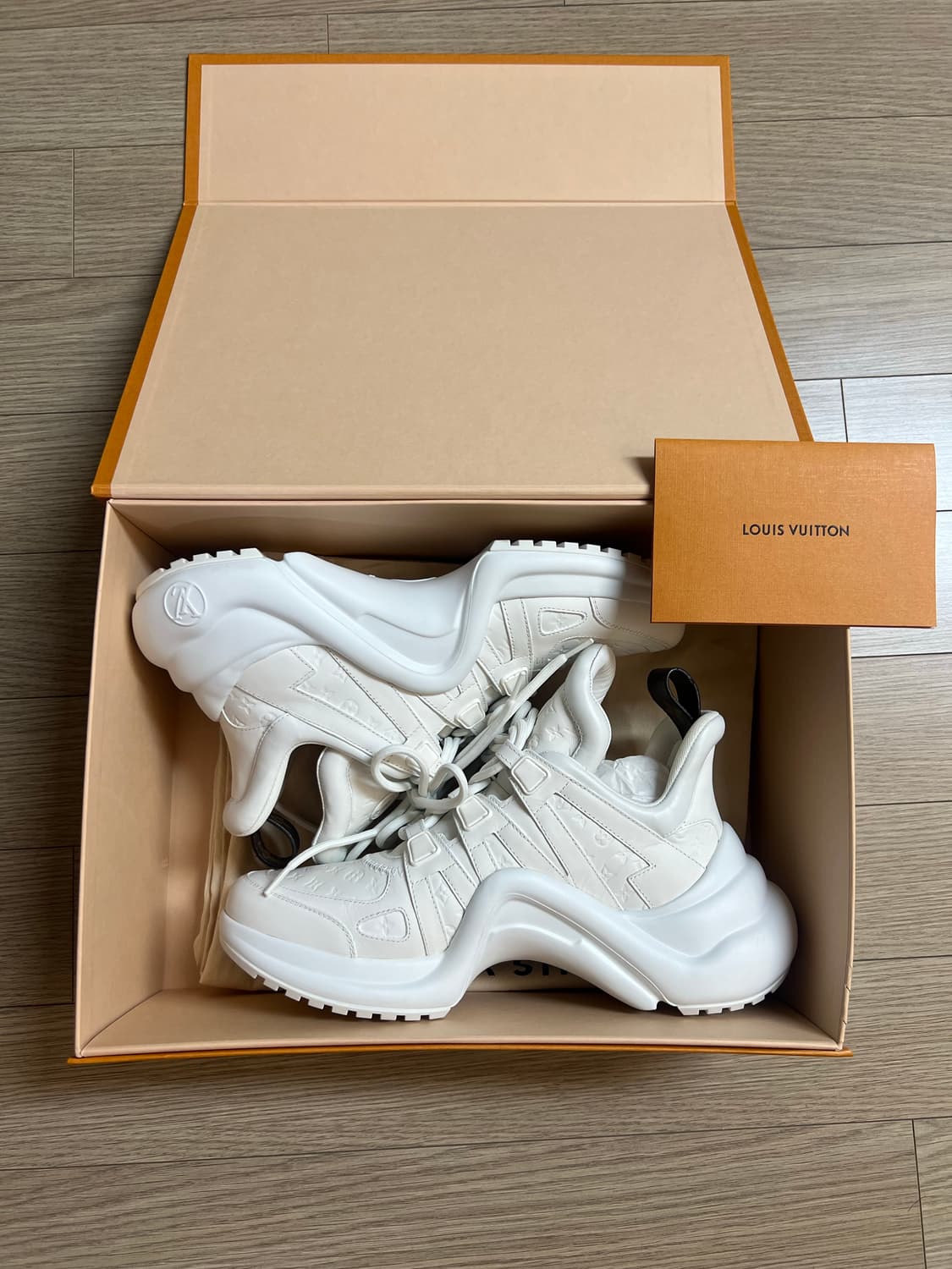 루이비통 아치라이트 화이트 레더(38) 상품이미지1