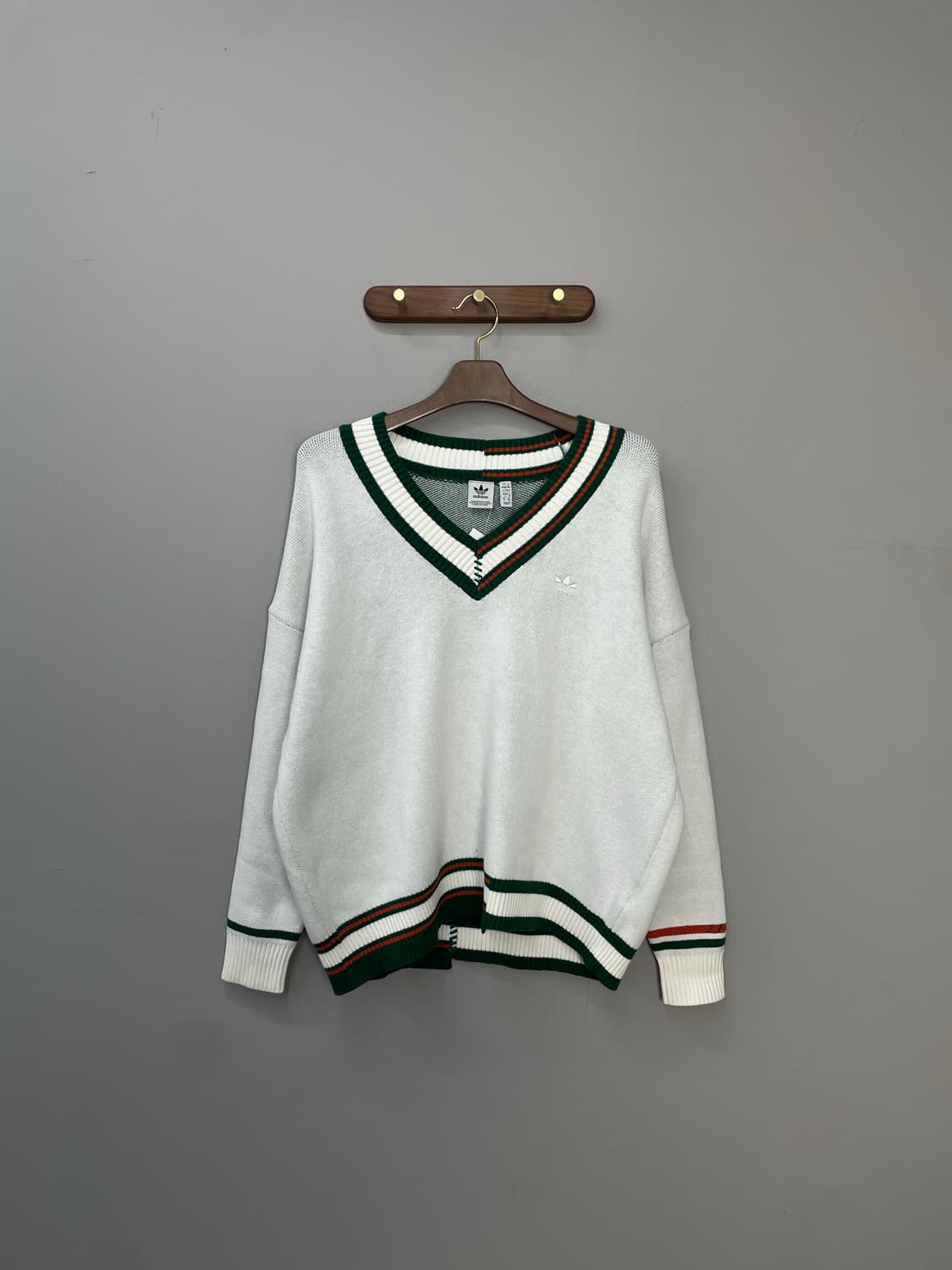 아디다스 오리지널 빅로고 브이넥 니트 H1182 상품이미지3